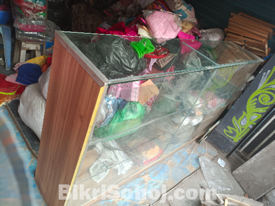 গ্লাসের সেলফ